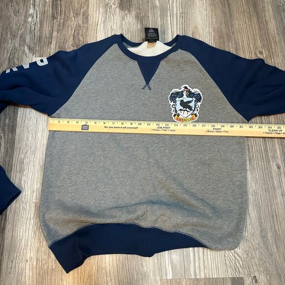 Harry Potter Universal Studios Ravenclaw Gray Pullover Sweatshirt Size Medium - Picture 6 of 8